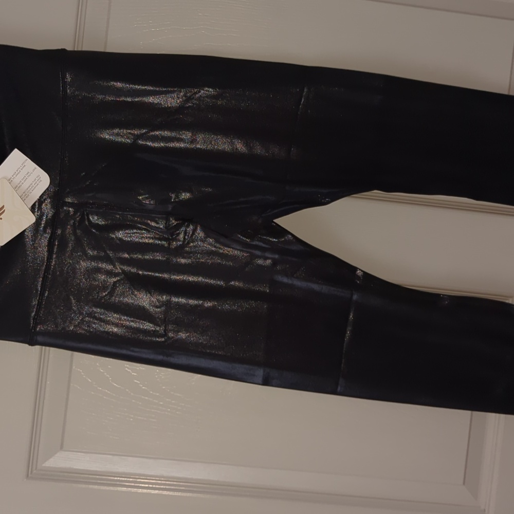 Fabletics Define PowerHold High-Waisted 7/8 Foil Legging- Short- L - Picture 5 of 16